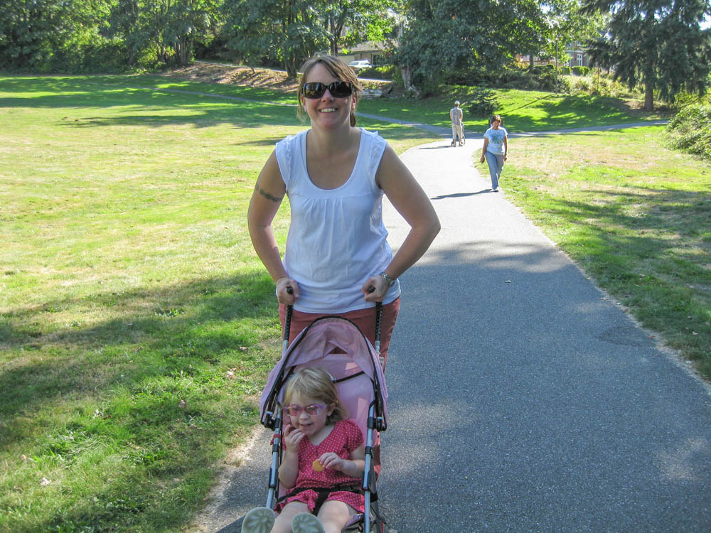 september_sarah and maddy at juanita park