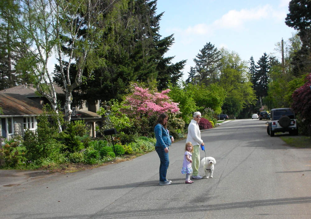 may_sarah maddy stef and alfie kirkland walk