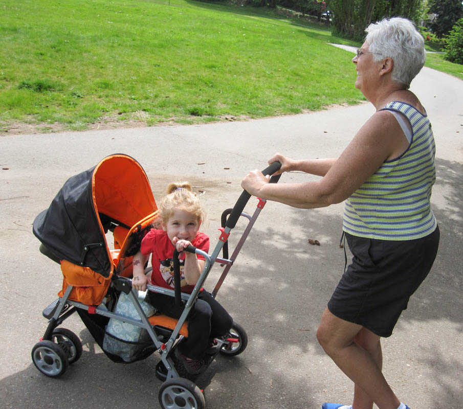 may_maddy and stef at juanita park