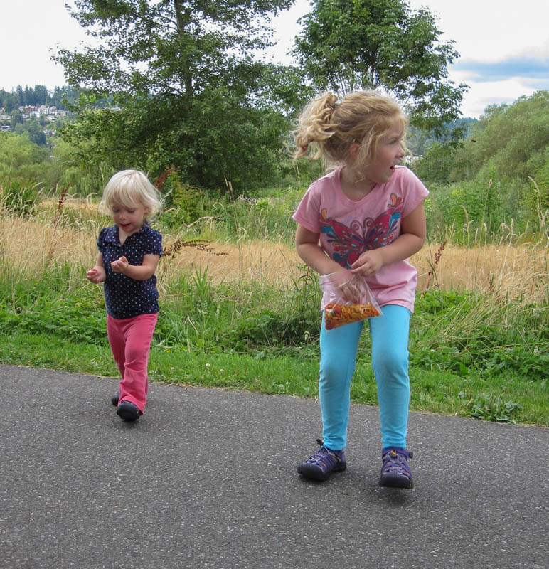 august_katie and maddy at juanita park