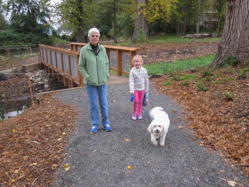 october_stef maddy and alfie at juanita beach
