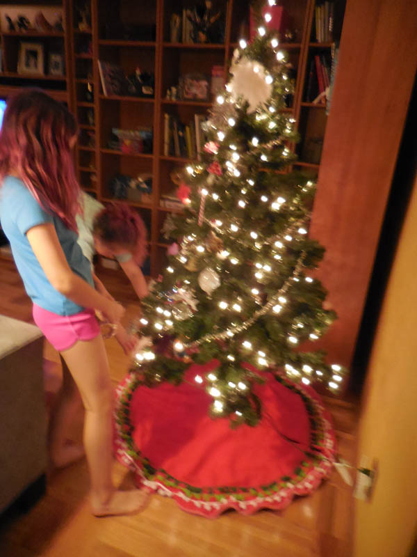 katie and maddy xmas tree at sarahs