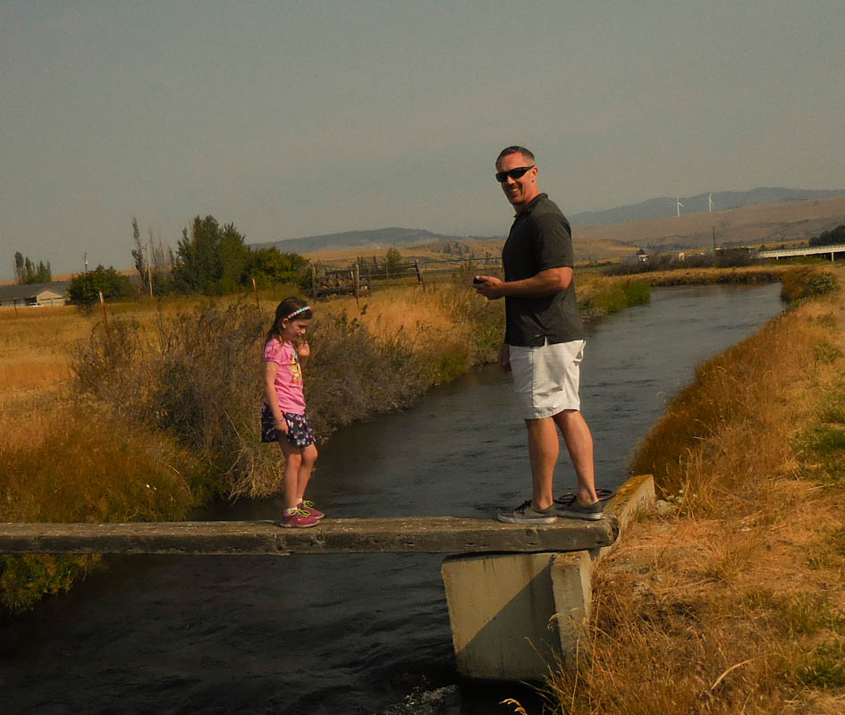 august_mandy and noah at taneum ditch
