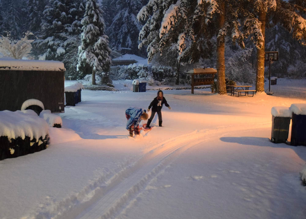 february_maddy and katie snow in sammamish feb 4