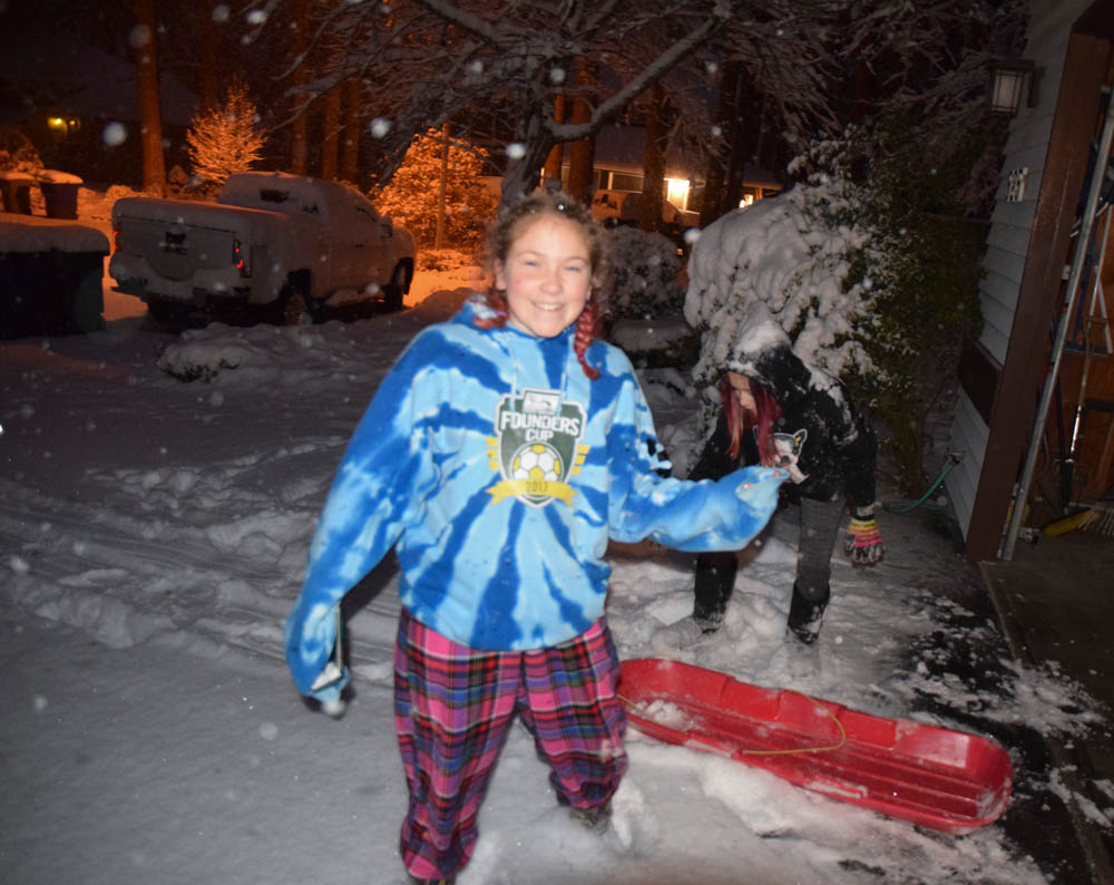 february_maddy and katie snow in sammamish feb 4