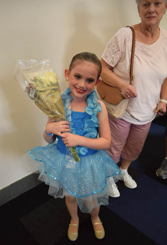 may_mandy and gloria mandy dance