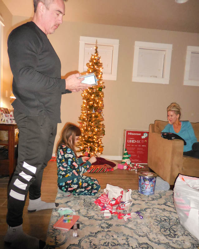 december_noah mandy and sandy xmas richland