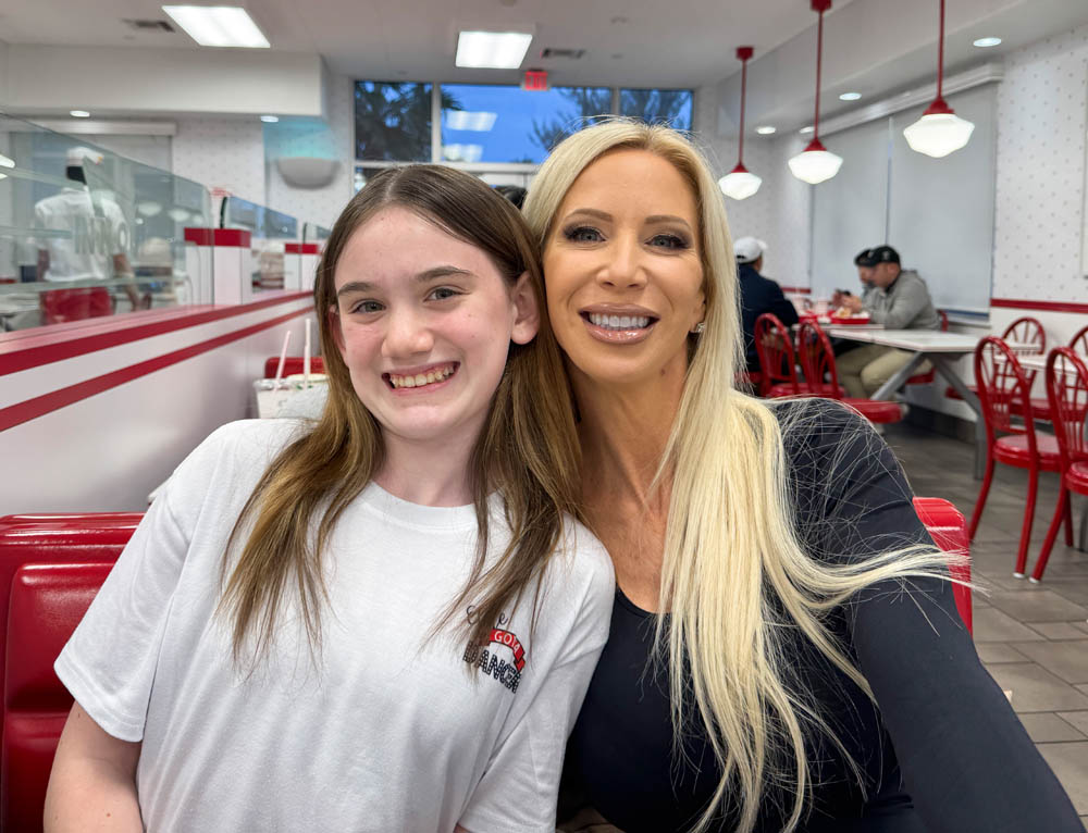 mandy and sandy at in-n-out