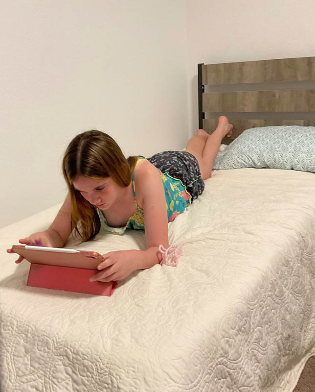 amanda in dennis room