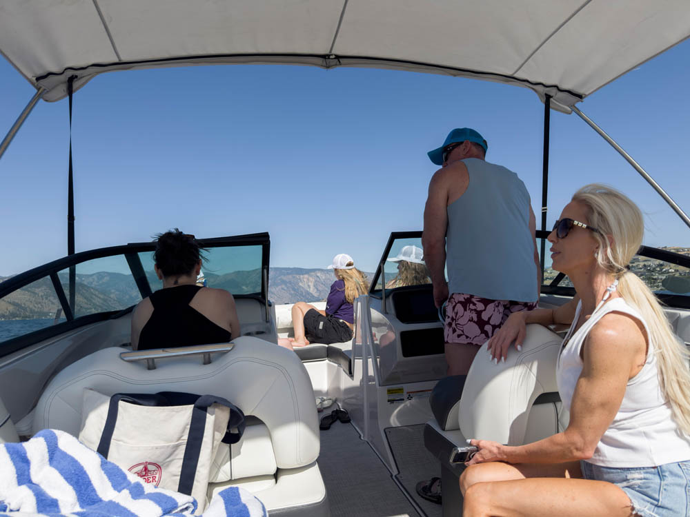 sarah maddy kathryn amanda noah sandy boat day chelan